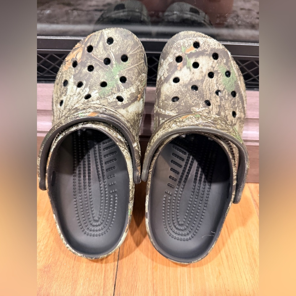 CROCS Kids Camo Clog Sandals in Green and Black